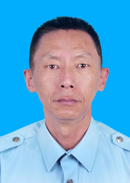 邱臣